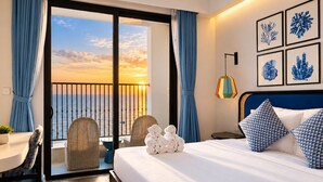 Estudio Premier, balcón, vista a la bahía | Ropa de cama de alta calidad, camas con efecto memoria y minibar 