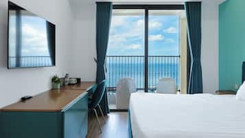 Comfort Apartment, 2 Bedrooms, Balcony, Ocean View | In-room safe, desk, laptop workspace, blackout drapes