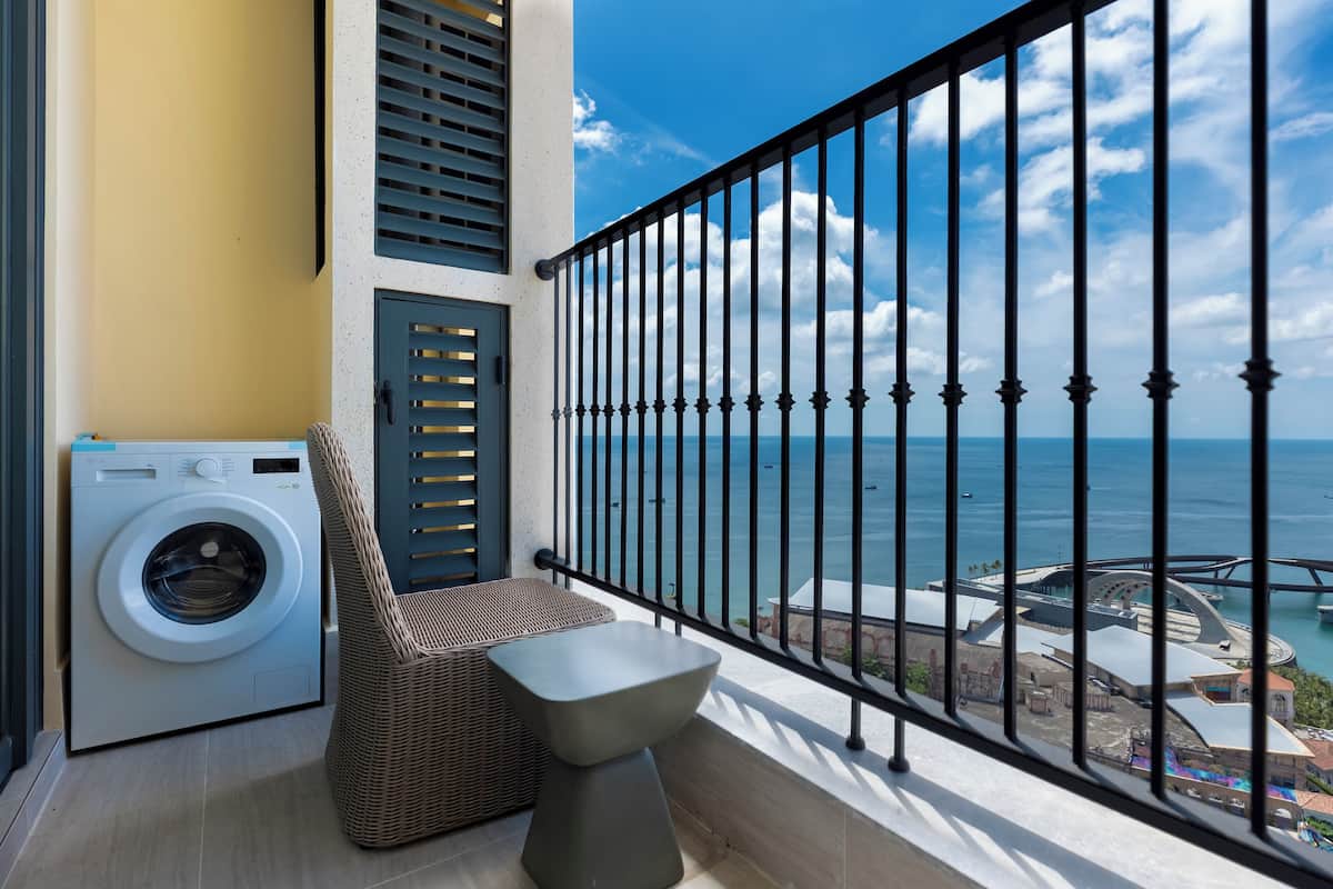 Comfort Apartment, 2 Bedrooms, Balcony, Ocean View | In-room safe, desk, laptop workspace, blackout drapes