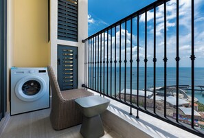 Apartamento Confort, 2 habitaciones, balcón, vistas al mar | Caja fuerte, escritorio, espacio para trabajar con un portátil