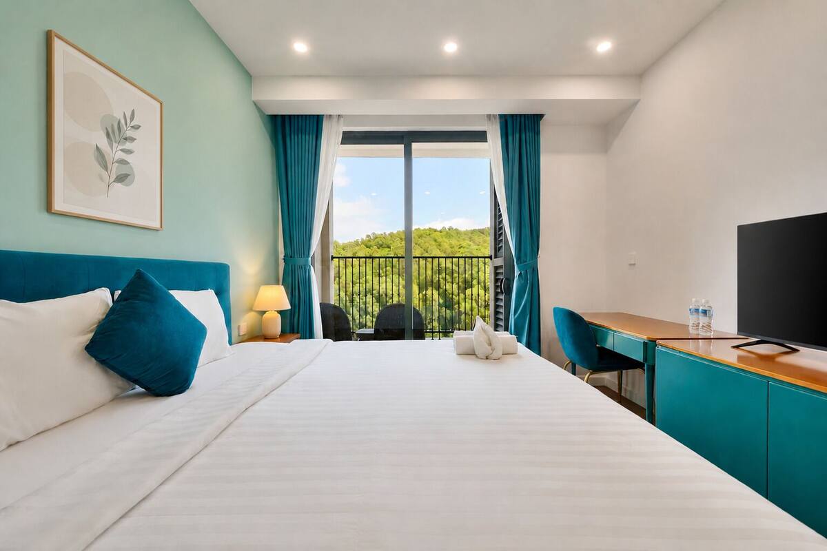 Studio Panoramique, balcon, vue montagne | Literie de qualité supérieure, matelas mémoire de forme, minibar