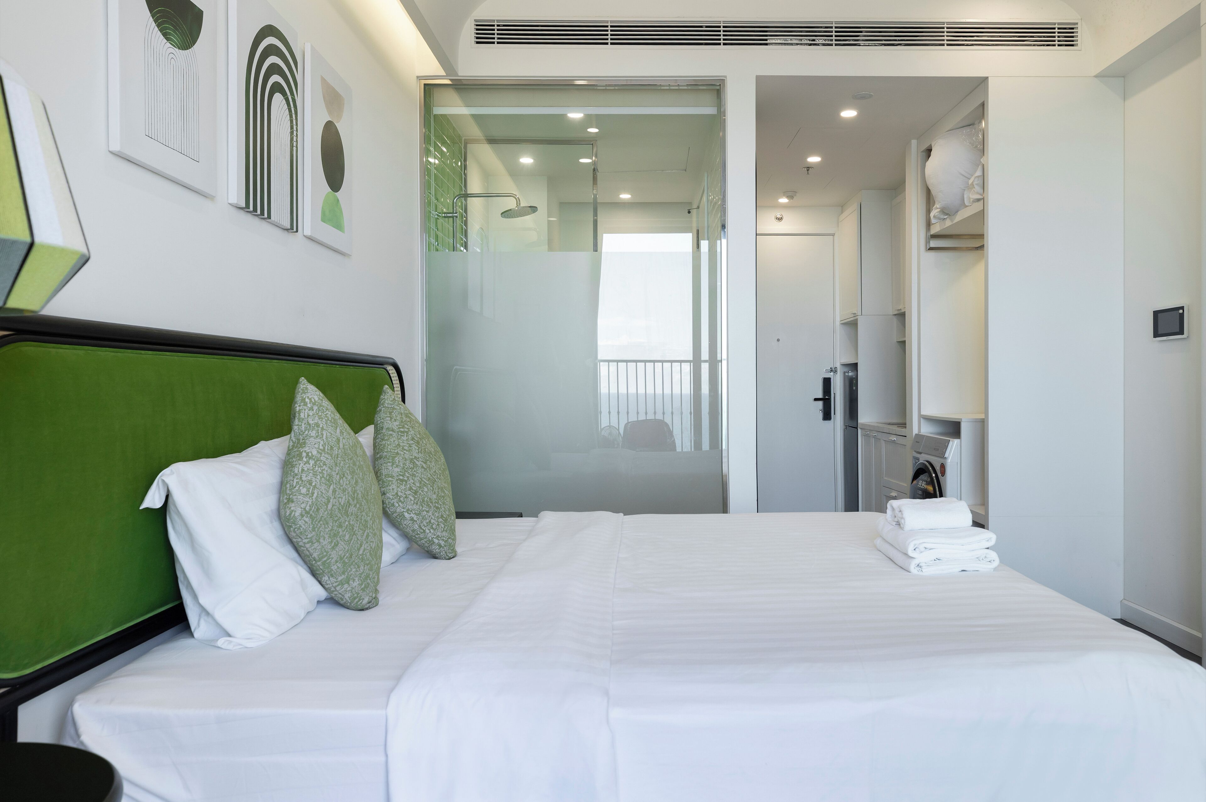 Studio Deluxe, quang cảnh thành phố | Két bảo mật tại phòng, bàn, khu vực làm việc phù hợp cho laptop 