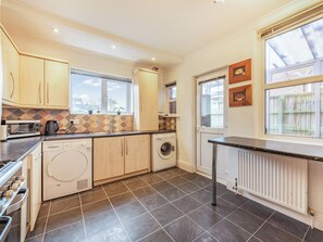 Dishwasher - 3 bedroom accommodation in Andover (Andover)