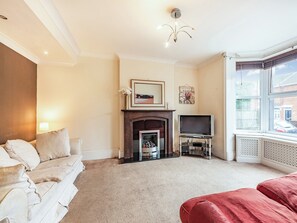 Living area - 3 bedroom accommodation in Andover (Andover)