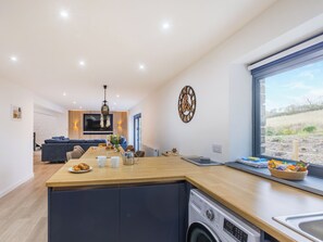 Interior - 4 bedroom accommodation in Crackington Haven (Crackington Haven)