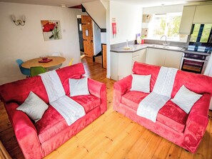 Interior - 3 bedroom accommodation in Crackington Haven (Crackington Haven)