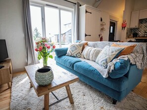 TV - 1 bedroom accommodation in Crackington Haven (Crackington Haven)