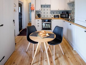 Dining - 1 bedroom accommodation in Crackington Haven (Crackington Haven)