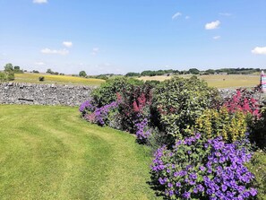 Property grounds - 2 bedroom accommodation in Biggin by Hartington, near Buxton (Biggin by Hartington, near Buxton)