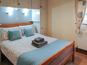 2 bedrooms, free WiFi - 2 bedroom accommodation in Biggin by Hartington, near Buxton (Biggin by Hartington, near Buxton)