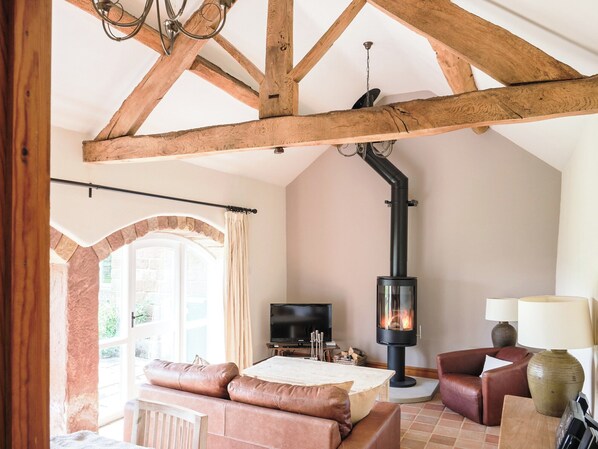 TV, fireplace - 1 bedroom accommodation in near Carsington (near Carsington)
