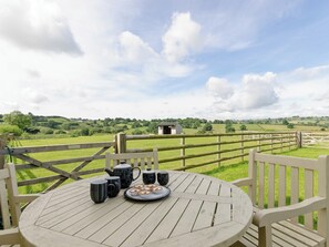 Outdoor dining - 2 bedroom accommodation in near Carsington (near Carsington)