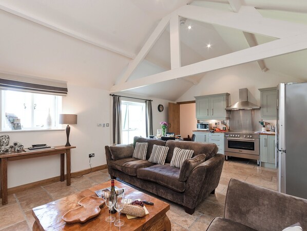 TV, fireplace - 2 bedroom accommodation in near Carsington (near Carsington)