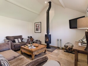 TV, fireplace - 2 bedroom accommodation in near Carsington (near Carsington)