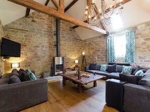 TV, fireplace - 5 bedroom accommodation in near Carsington (near Carsington)