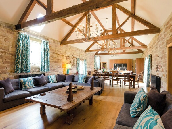 TV, fireplace - 5 bedroom accommodation in near Carsington (near Carsington)