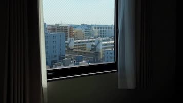 Triple Room, Non Smoking, Private Bathroom | Desk, free WiFi