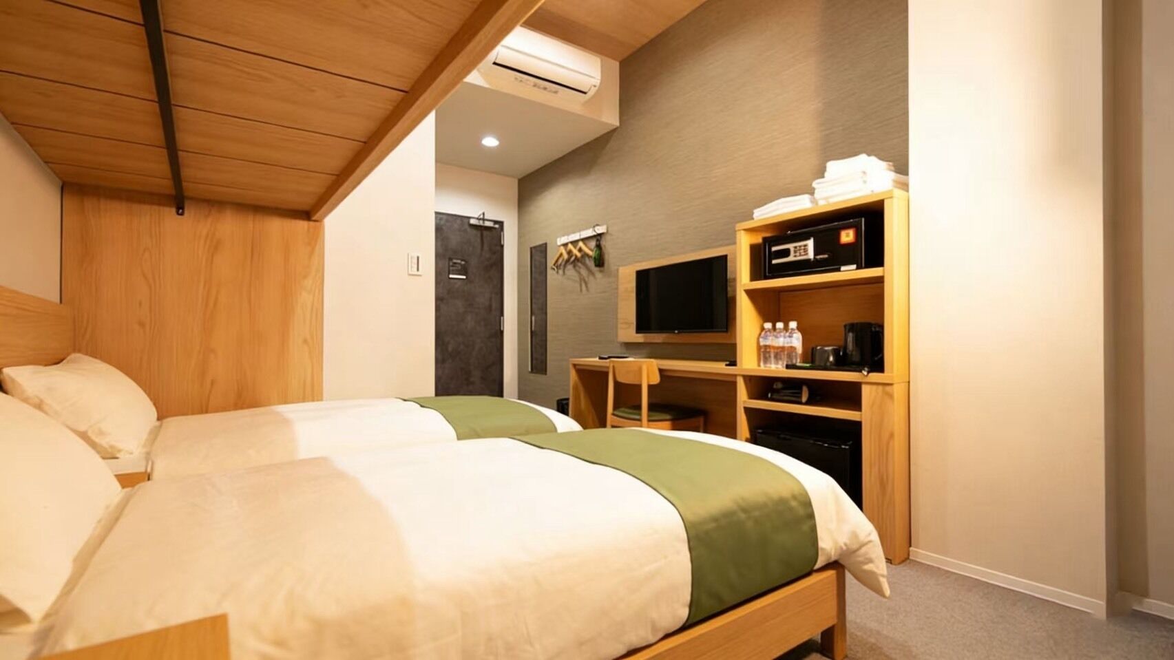 Triple Room, Non Smoking, Private Bathroom