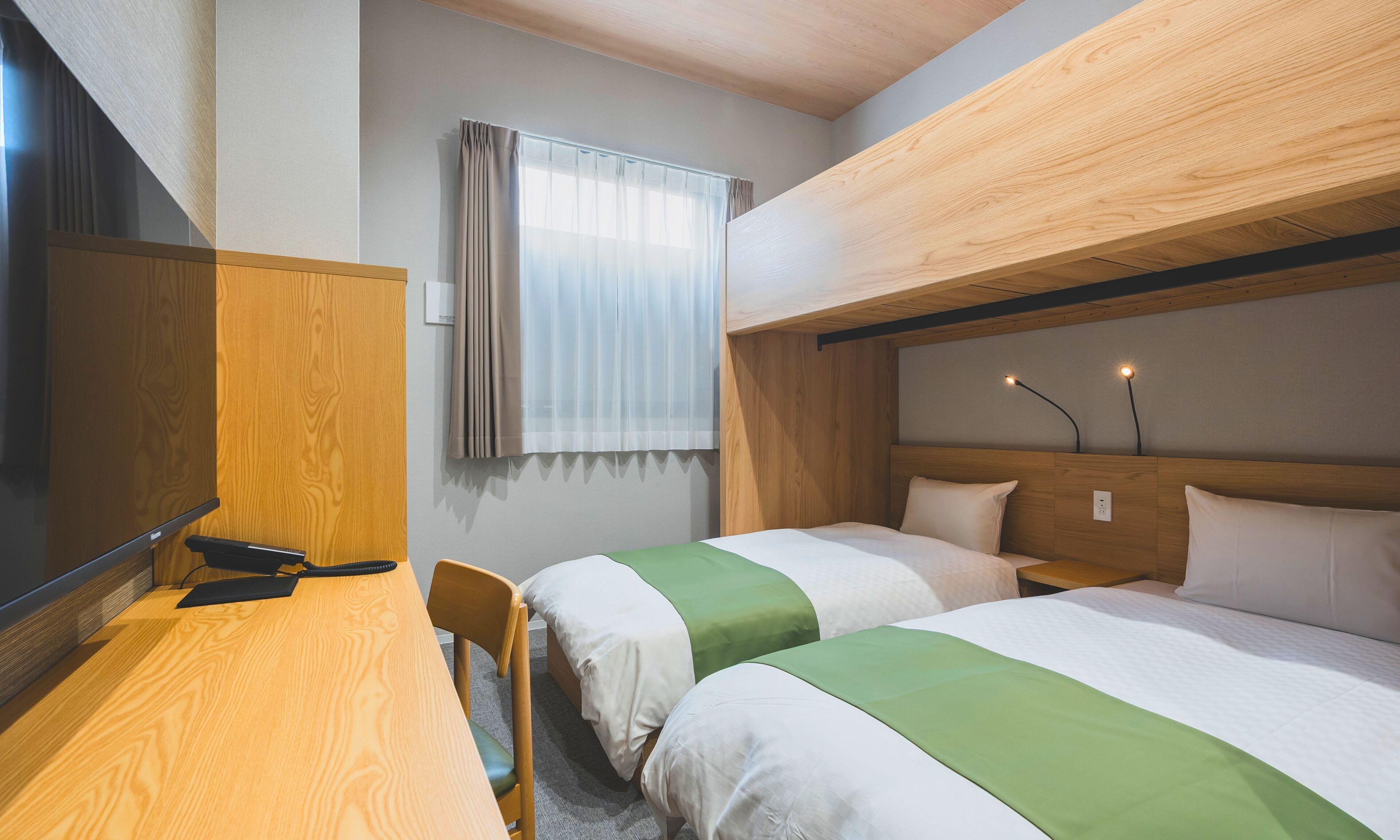 Habitación triple, no fumadores, baño privado (without housekeeping) | Escritorio y wifi gratis