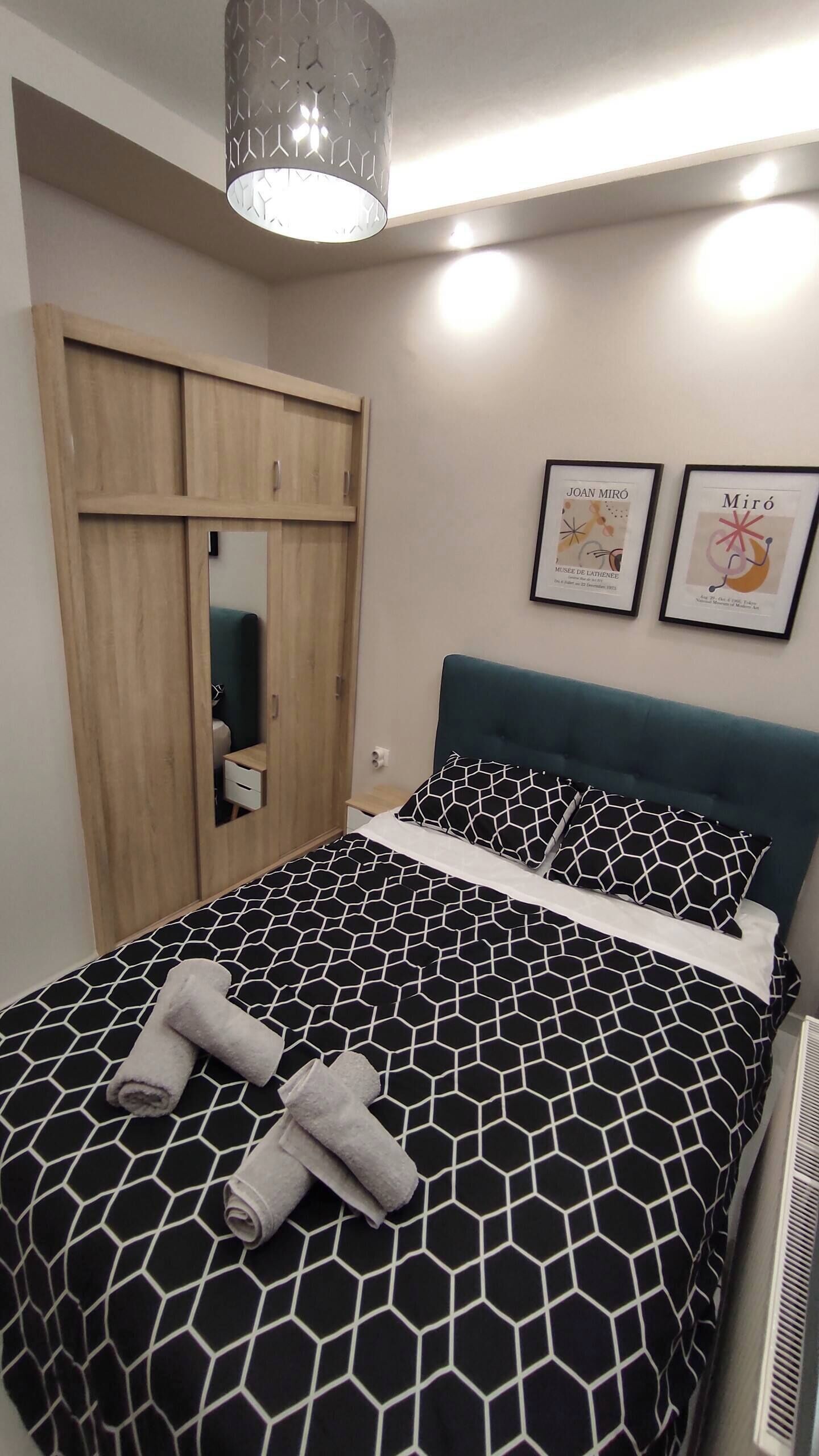 Iron/ironing board, Internet, bed sheets