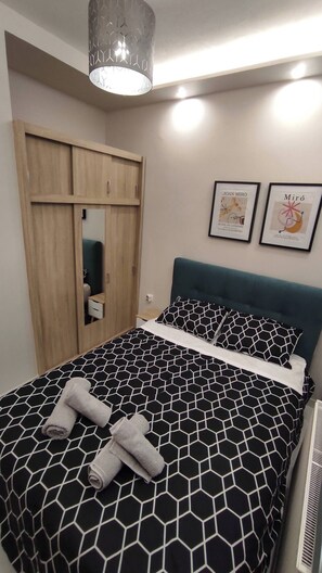 Fer et planche à repasser, accès Internet, draps fournis