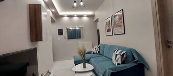 Thermaic Modern Apartment by ΜΡS