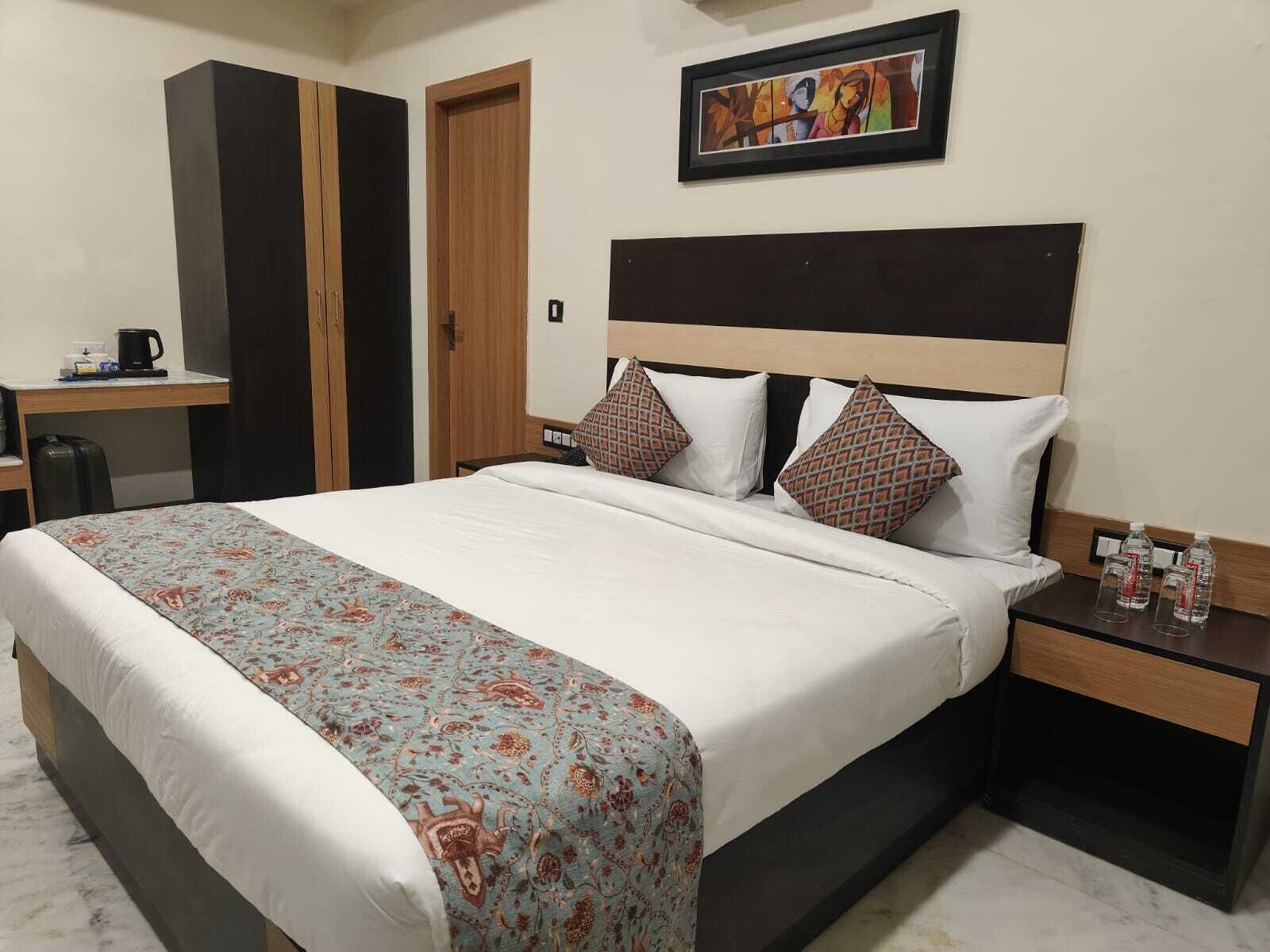 In-room safe, soundproofing, free WiFi