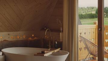 Iron/ironing board, travel crib, free WiFi, bed sheets