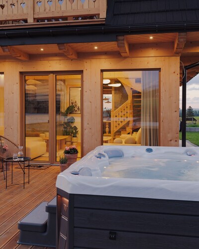 Lovelia Luxury Chalet - luxurious wooden house with jacuzzi near Zakopane
