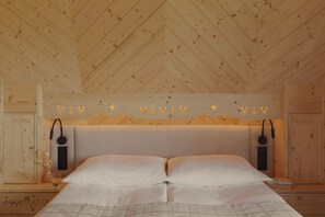 Een strijkplank/strijkijzer, reisbedje, gratis wifi, beddengoed