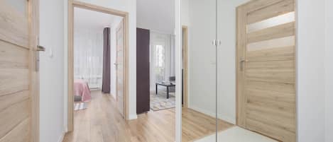 熨斗/熨衫板、可攜式嬰兒床、Wi-Fi、床單