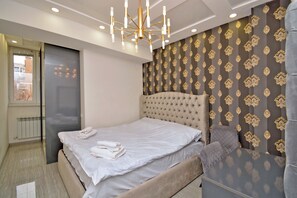 2 bedrooms, iron/ironing board, WiFi, bed sheets - 2-bedroom apartment in peaceful Yerevan with AC for relaxing stays (Yerevan)