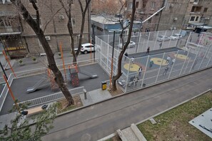 Property grounds - 2-bedroom apartment in peaceful Yerevan with AC for relaxing stays (Yerevan)