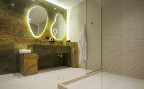 Shower, towels, soap, shampoo - Villa Orythia, 3 BDR, Sea Views, Pool, Syros (Syros)