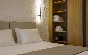 3 bedrooms, in-room safe, iron/ironing board, travel cot - Villa Marenthe | 3 BDR | Sea Views | Pool | Syros (Syros)