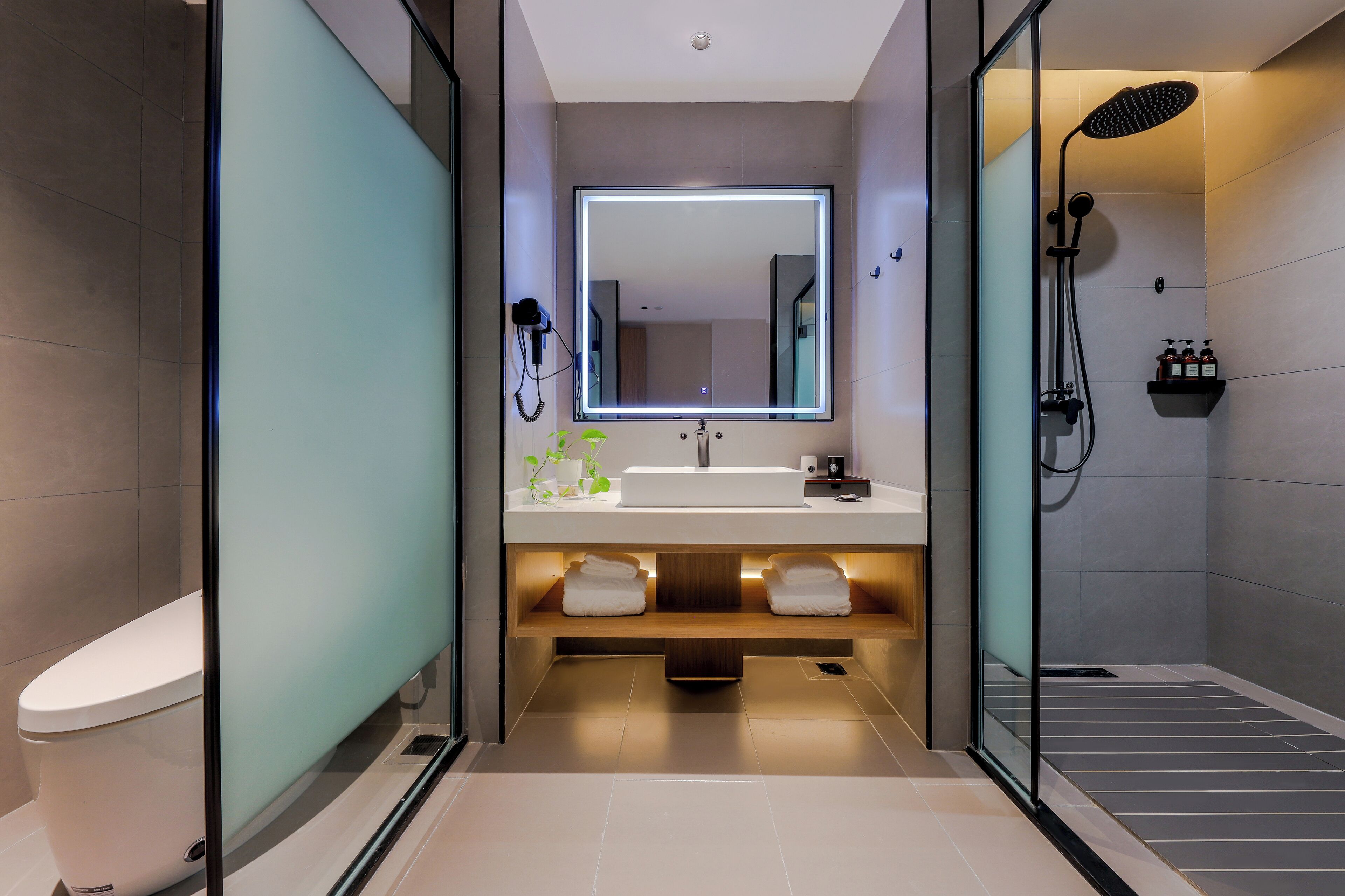 Kamar Twin Superior, pemandangan kota | Kamar mandi | Shower, perlengkapan mandi gratis, pengering rambut, dan handuk