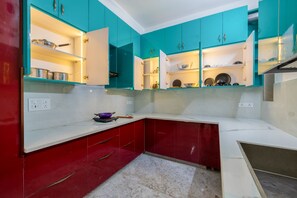 Shared kitchen - Yashobhoomi Suites near Yashobhoomi Convention Centre (New Delhi)