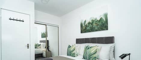 Iron/ironing board, free WiFi