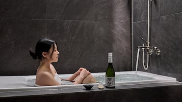 Doppia Basic | Bagno | Vasca e doccia separate, asciugacapelli, asciugamani, shampoo