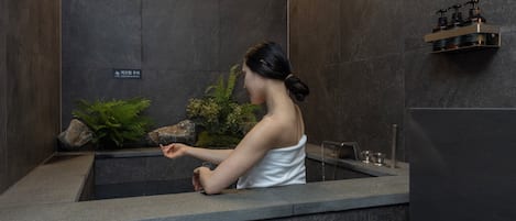 Suite Room (Max 4 Guests) | Private spa tub