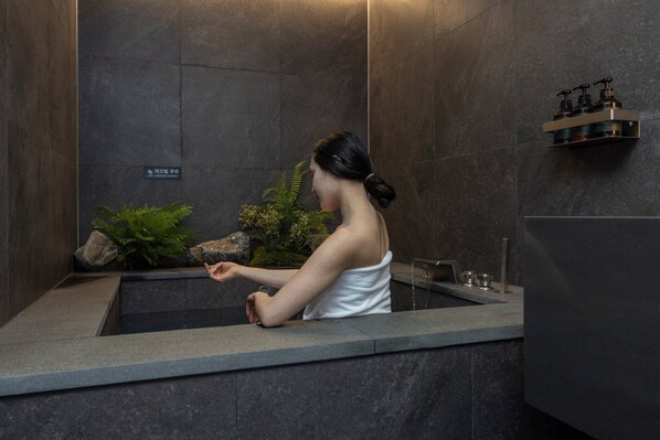 Suite Room (Max 4 Guests) | Private spa tub