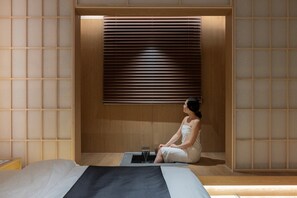 Deluxe Room (Foot Spa) | Individually decorated, individually furnished, desk, laptop workspace - Anook Ryokan Hotel Daejeon Yuseong (Daejeon)