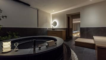 Bañera de hidromasaje privada