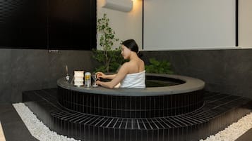 Bañera de hidromasaje privada