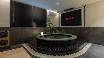 Bañera de hidromasaje privada