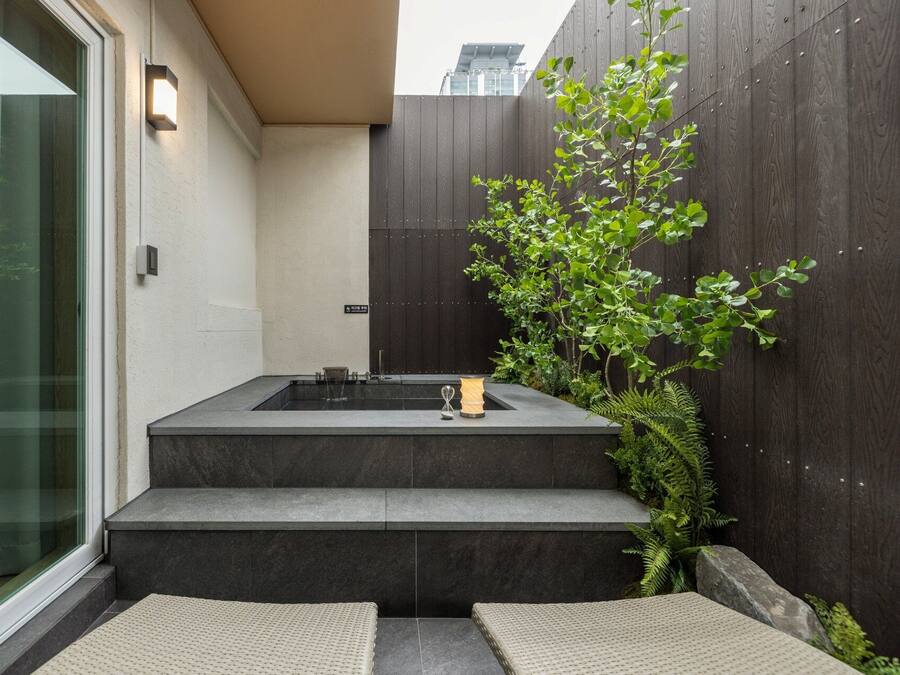 Signature Room | Private spa tub