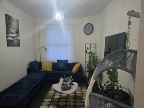 Apartment, 2 Bedrooms | Ruang tamu