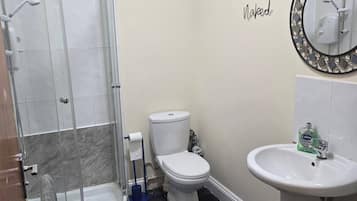 Apartment, 2 Schlafzimmer | Badezimmer