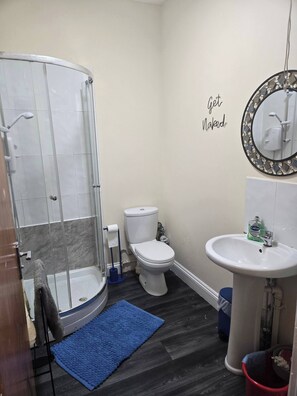 Apartment, 2 Schlafzimmer | Badezimmer