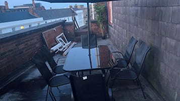 Apartamento, 2 quartos | Opções para refeição ao ar livre